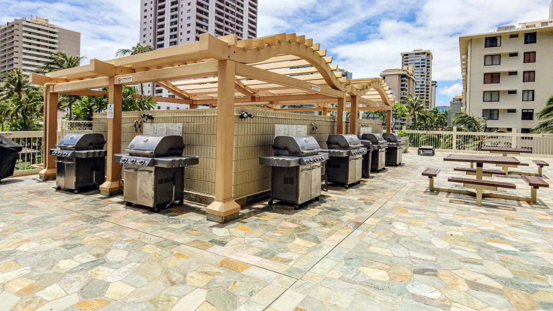 Apartment Stylish Island Colony Studio With Pool & Near Waikiki Beach! Honolulu United States