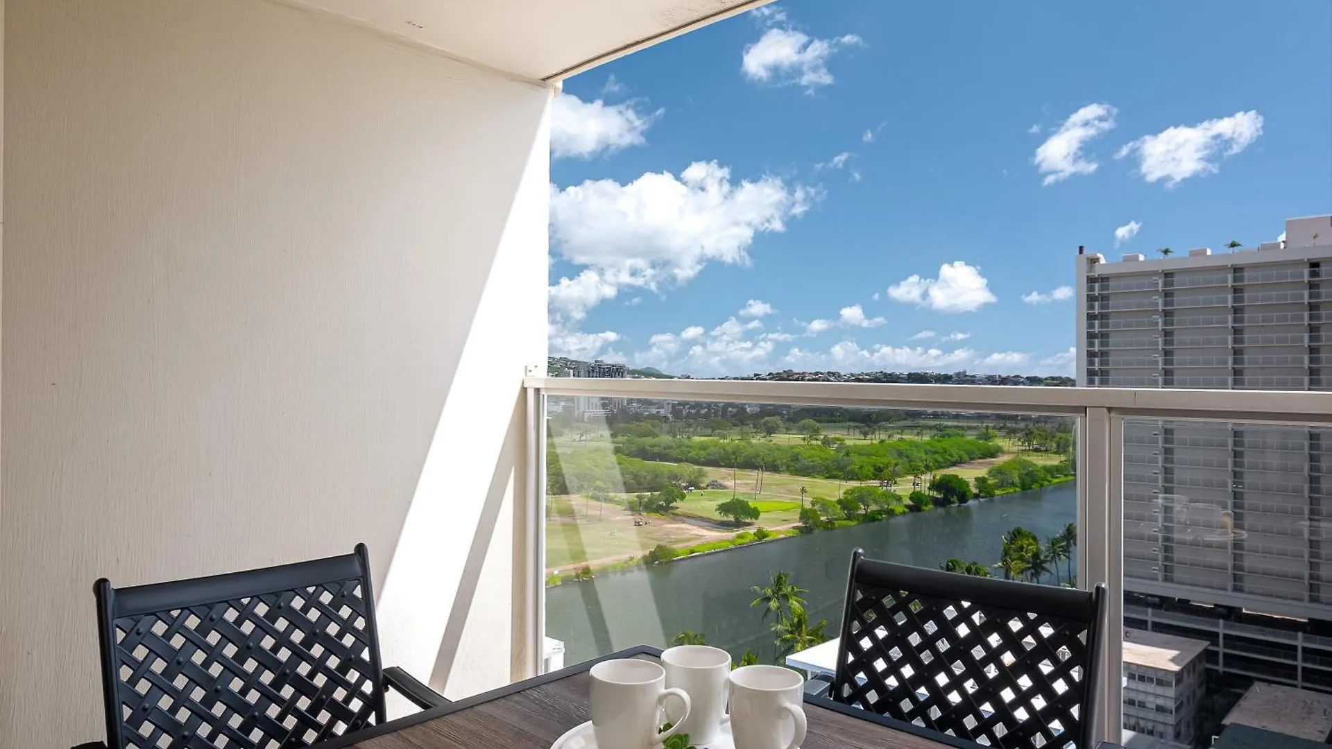Stylish Island Colony Studio With Pool & Near Waikiki Beach! Honolulu Apartment