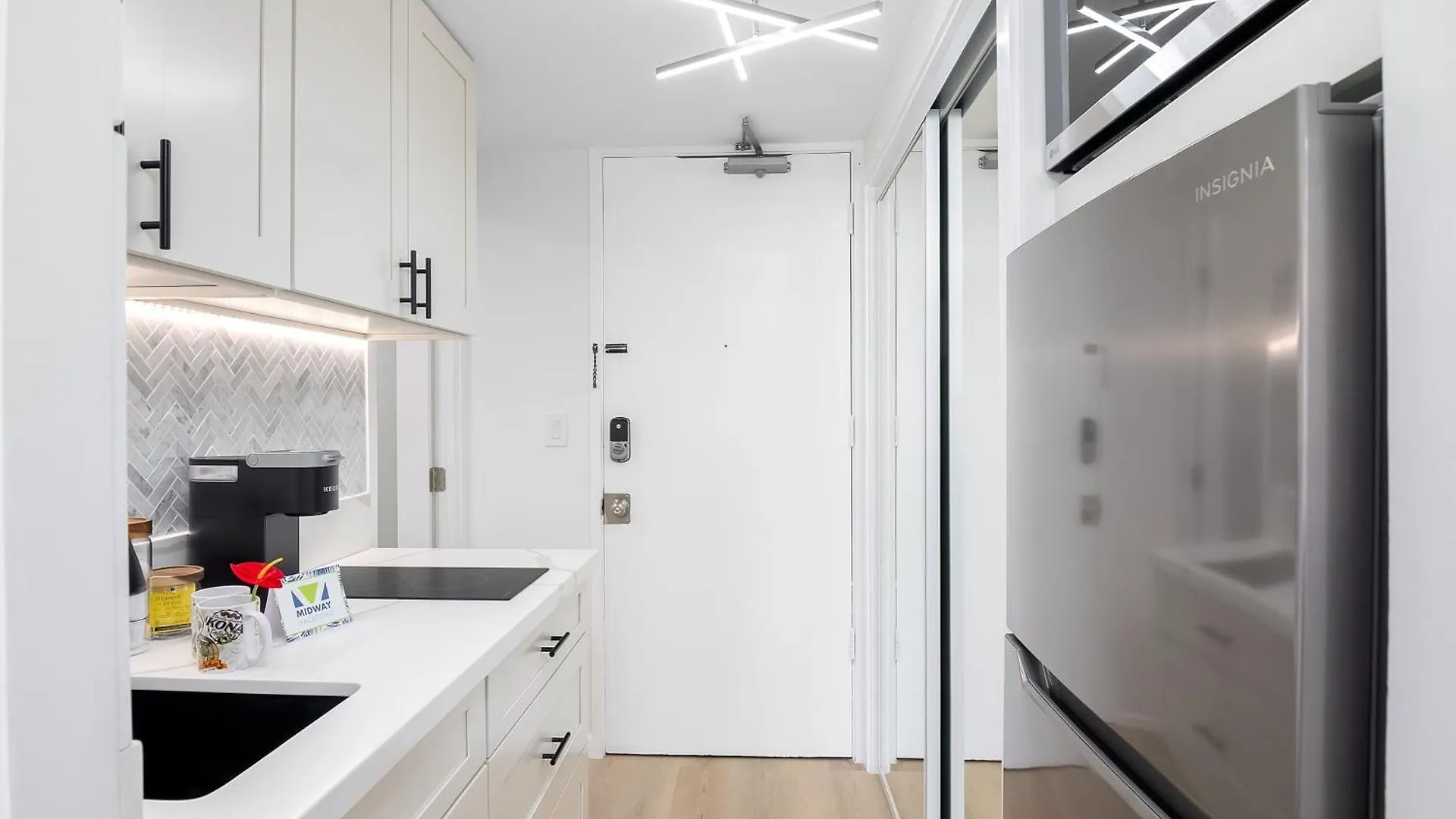 Apartment Stylish Island Colony Studio With Pool & Near Waikiki Beach! Honolulu