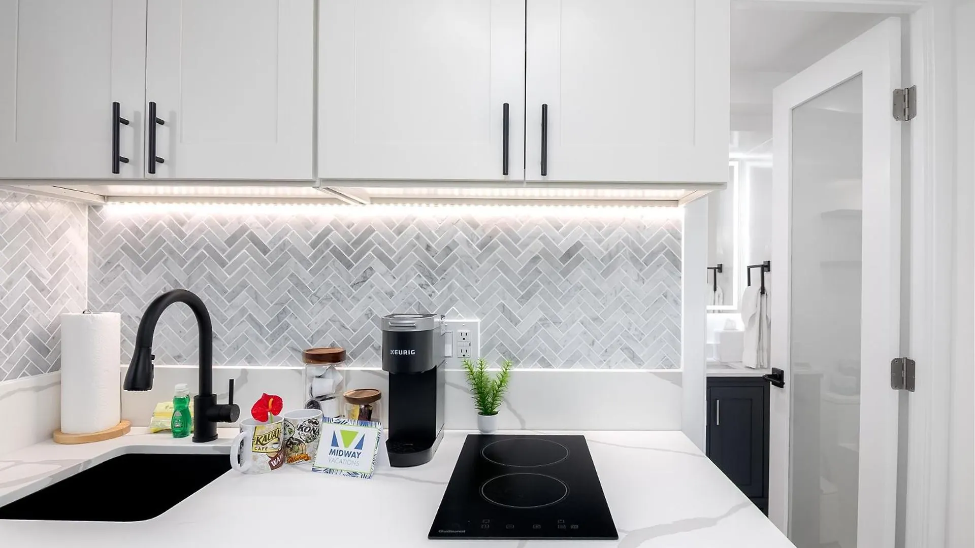 Stylish Island Colony Studio With Pool & Near Waikiki Beach! Honolulu