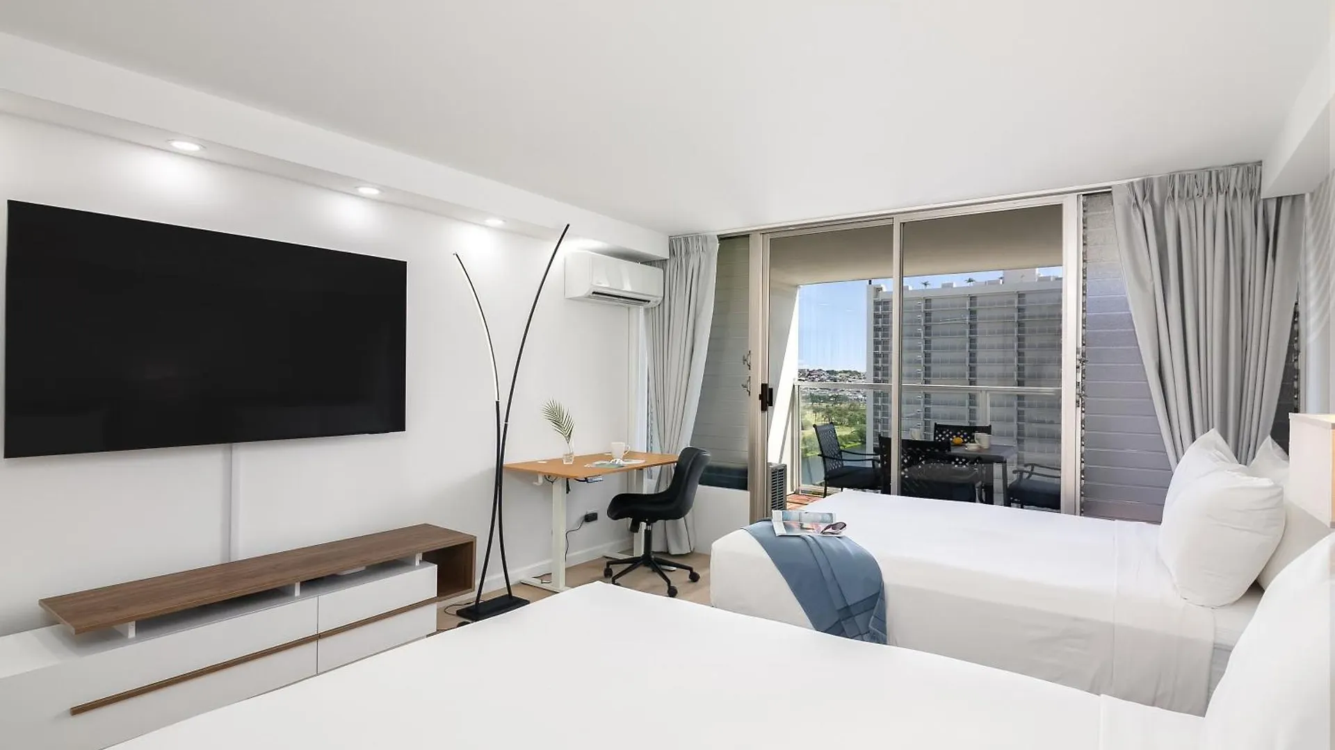 Apartment Stylish Island Colony Studio With Pool & Near Waikiki Beach! Honolulu